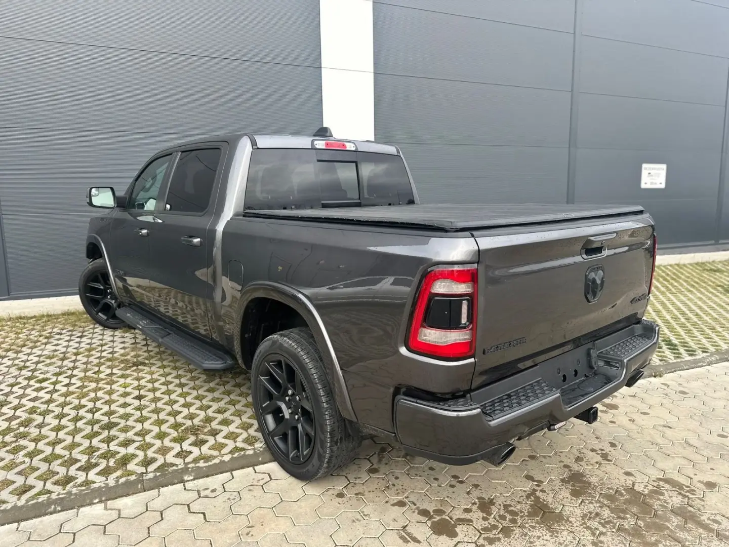 Laramie 3.0D 4X4 PANO AHK Night Edition 22Zoll