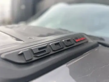 Laramie 3.0D 4X4 PANO AHK Night Edition 22Zoll