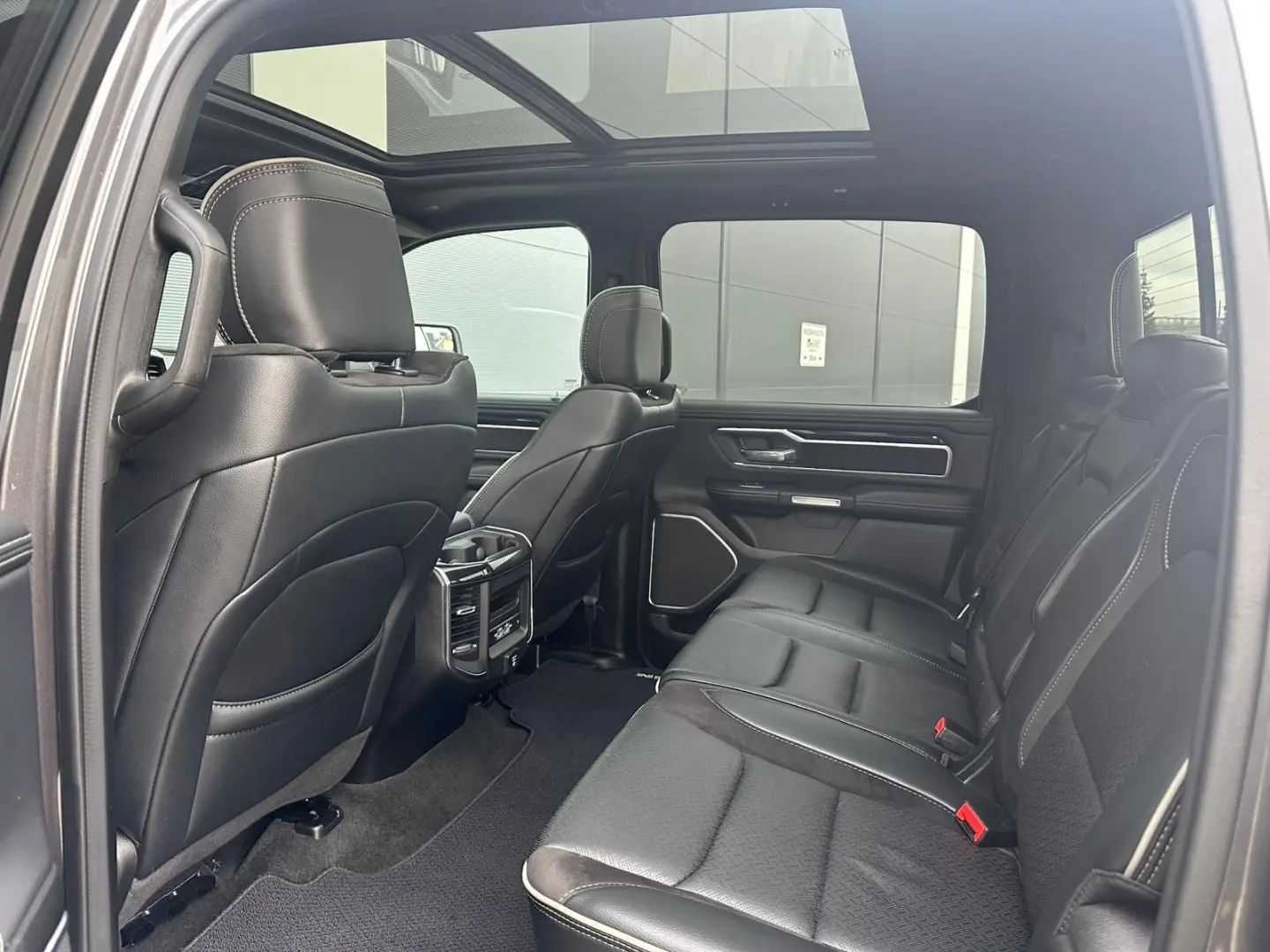 Laramie 3.0D 4X4 PANO AHK Night Edition 22Zoll