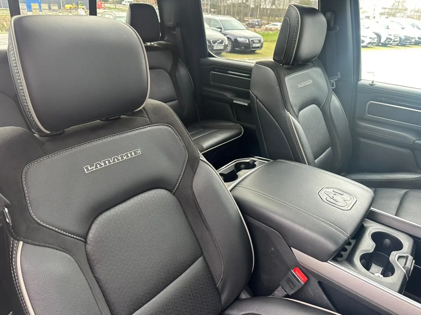 Laramie 3.0D 4X4 PANO AHK Night Edition 22Zoll