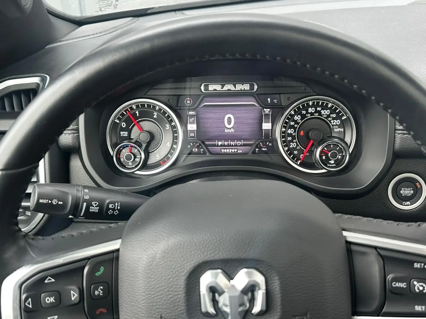 Laramie 3.0D 4X4 PANO AHK Night Edition 22Zoll