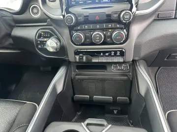 Laramie 3.0D 4X4 PANO AHK Night Edition 22Zoll