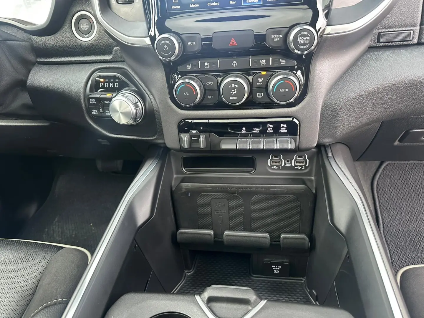 Laramie 3.0D 4X4 PANO AHK Night Edition 22Zoll