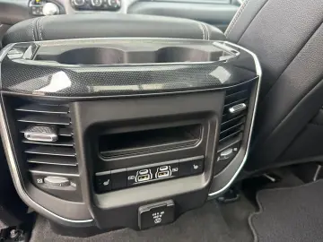 Laramie 3.0D 4X4 PANO AHK Night Edition 22Zoll