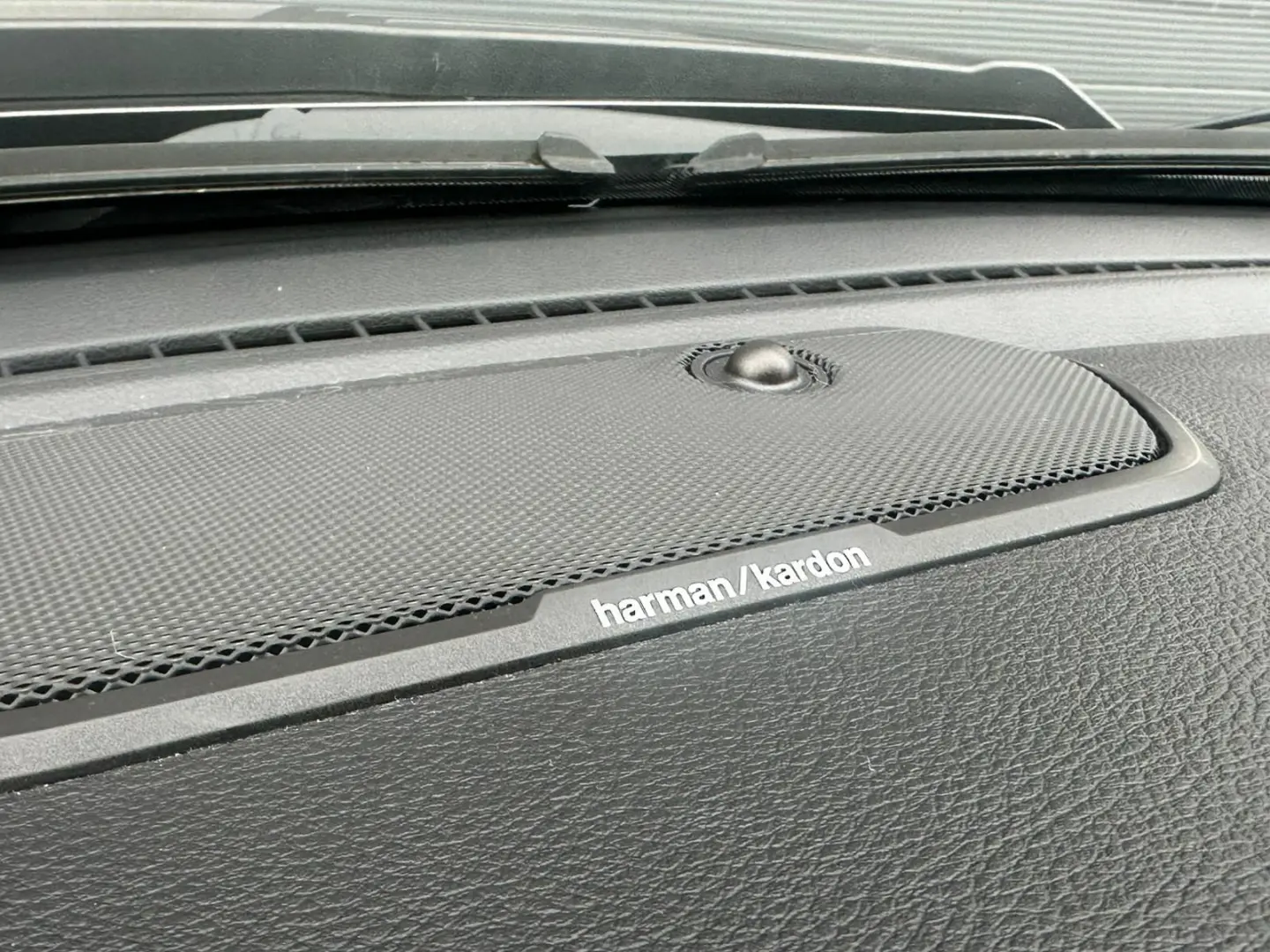 Laramie 3.0D 4X4 PANO AHK Night Edition 22Zoll