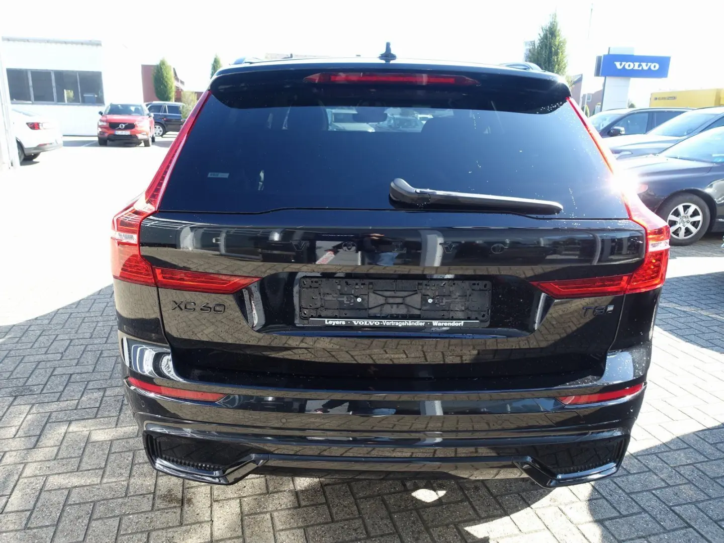 XC60 Black Edition Plus  T8 AWD HeadUP B&W FourC