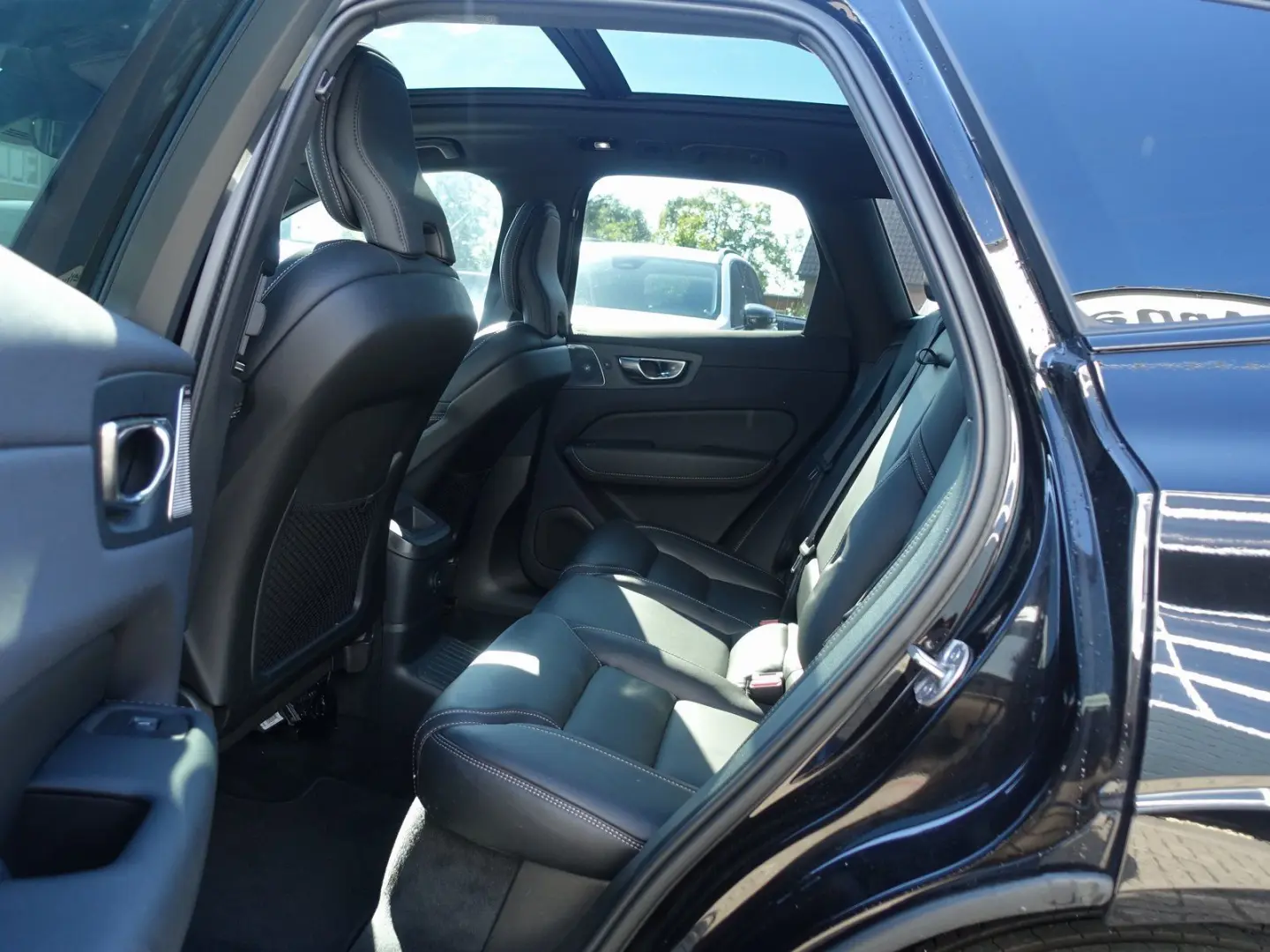 XC60 Black Edition Plus  T8 AWD HeadUP B&W FourC