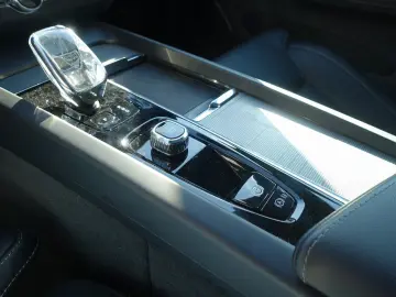 XC60 Black Edition Plus  T8 AWD HeadUP B&W FourC