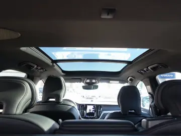 XC60 Black Edition Plus  T8 AWD HeadUP B&W FourC