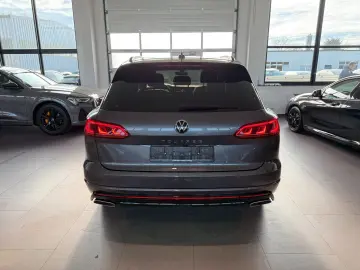 Touareg R-Line 4M MATRIX 360  DYN PANO STHZ AHK