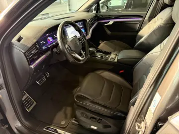 Touareg R-Line 4M MATRIX 360  DYN PANO STHZ AHK