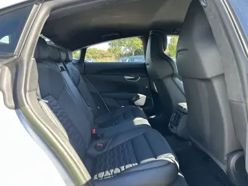 RS e-tron GT quattro Carbon Keramik 360 Laser Bl