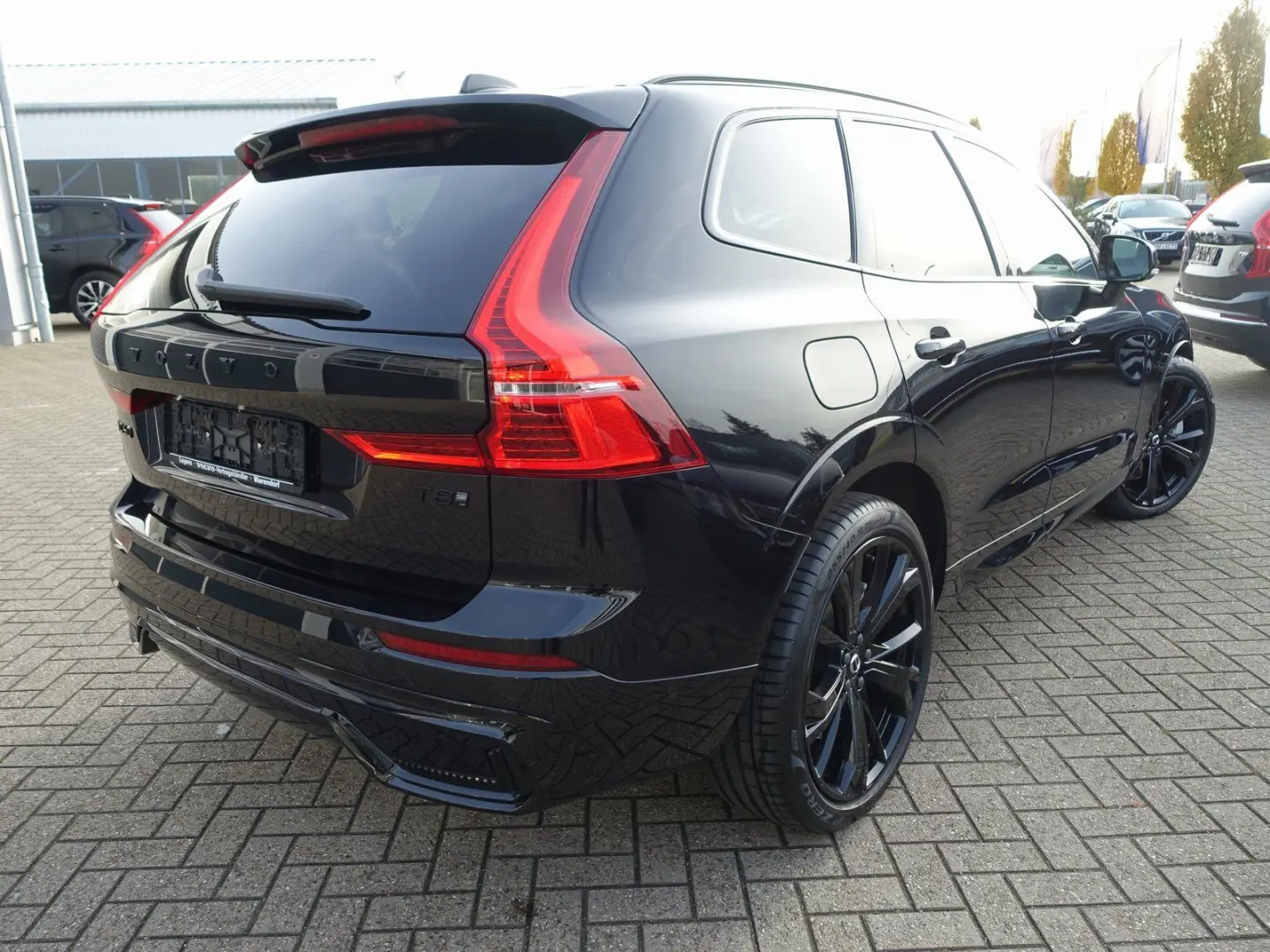 XC60 Black Edition Ultra T8 AWD Massage B&W AHK