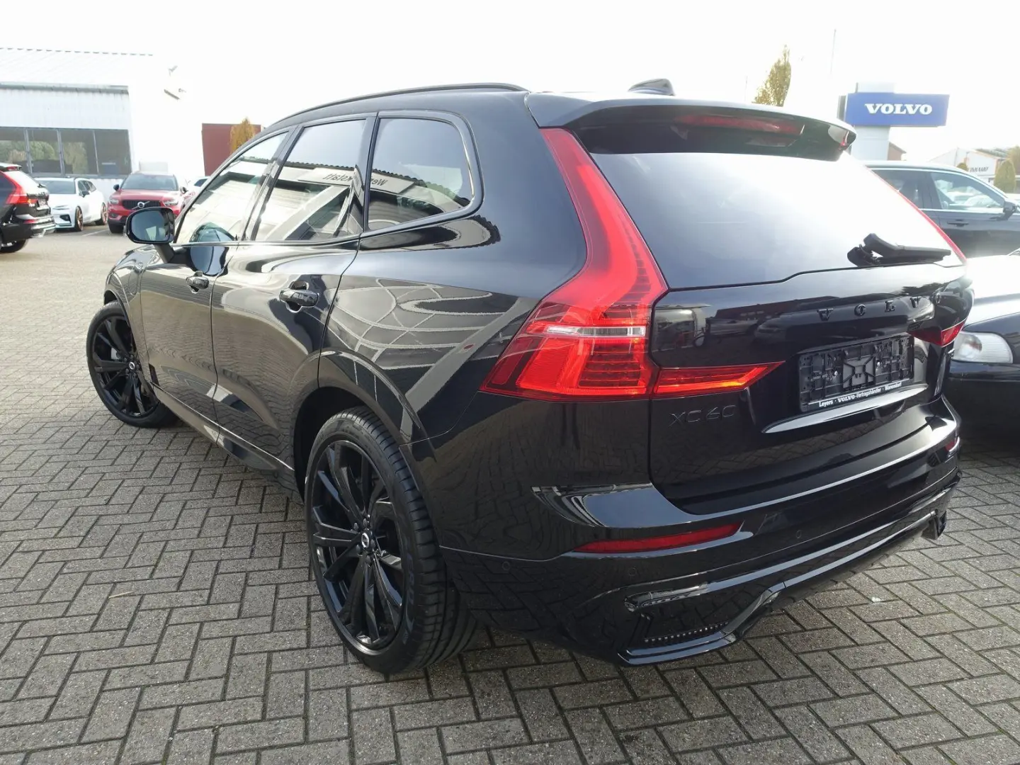 XC60 Black Edition Ultra T8 AWD Massage B&W AHK