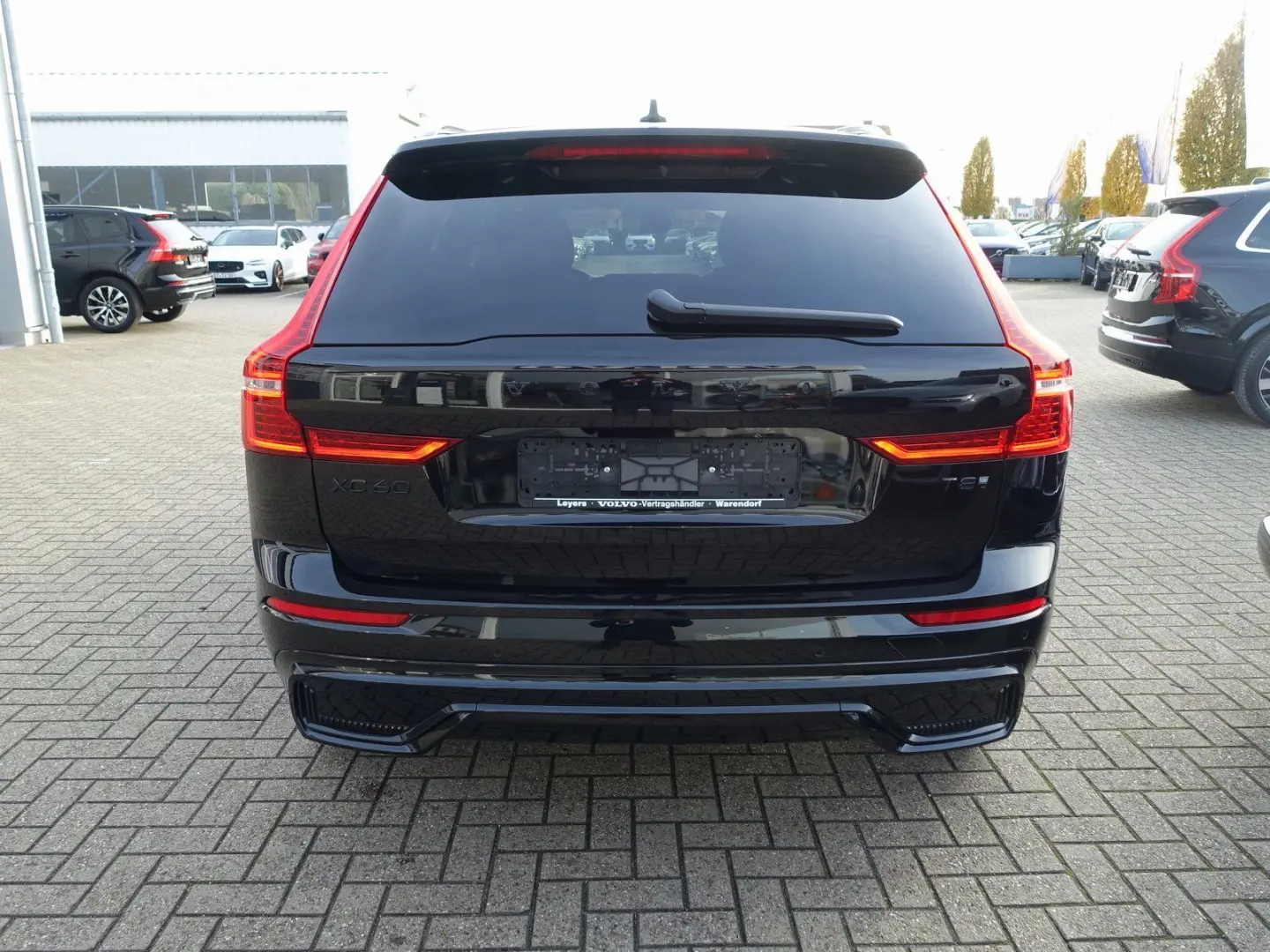 XC60 Black Edition Ultra T8 AWD Massage B&W AHK
