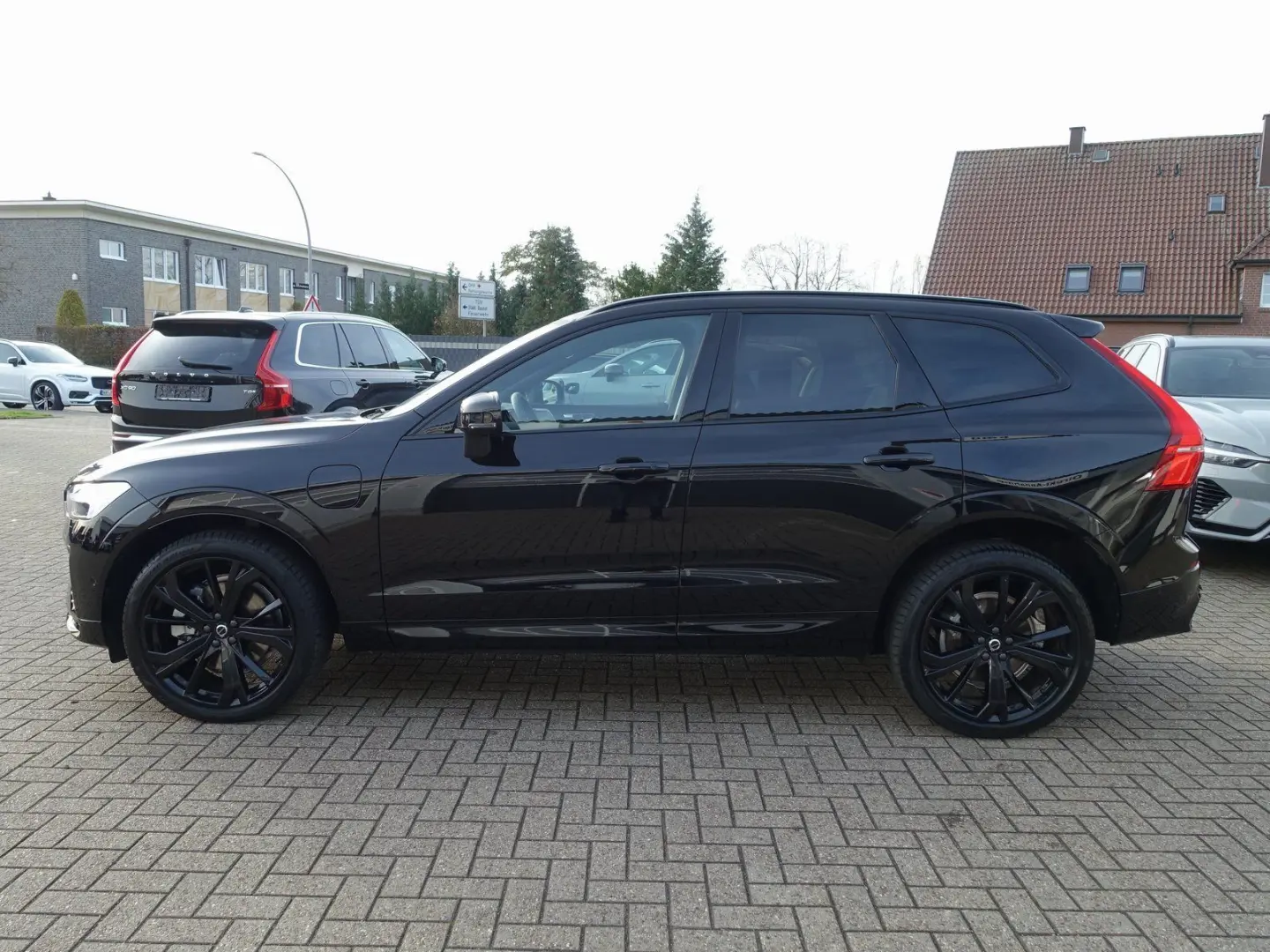 XC60 Black Edition Ultra T8 AWD Massage B&W AHK