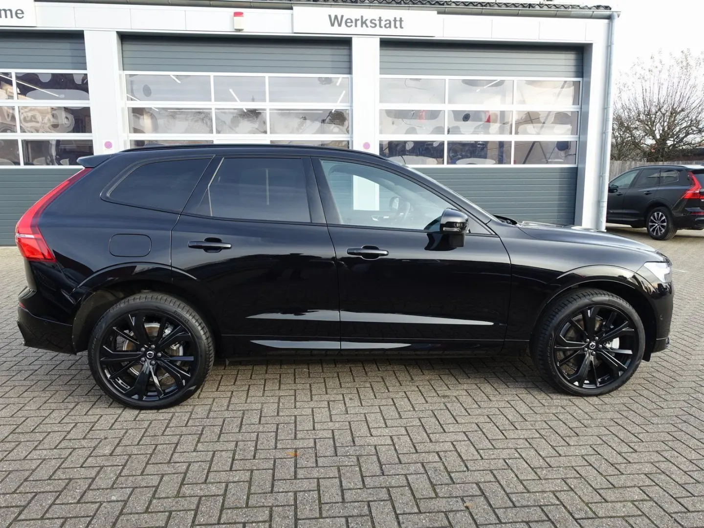 XC60 Black Edition Ultra T8 AWD Massage B&W AHK