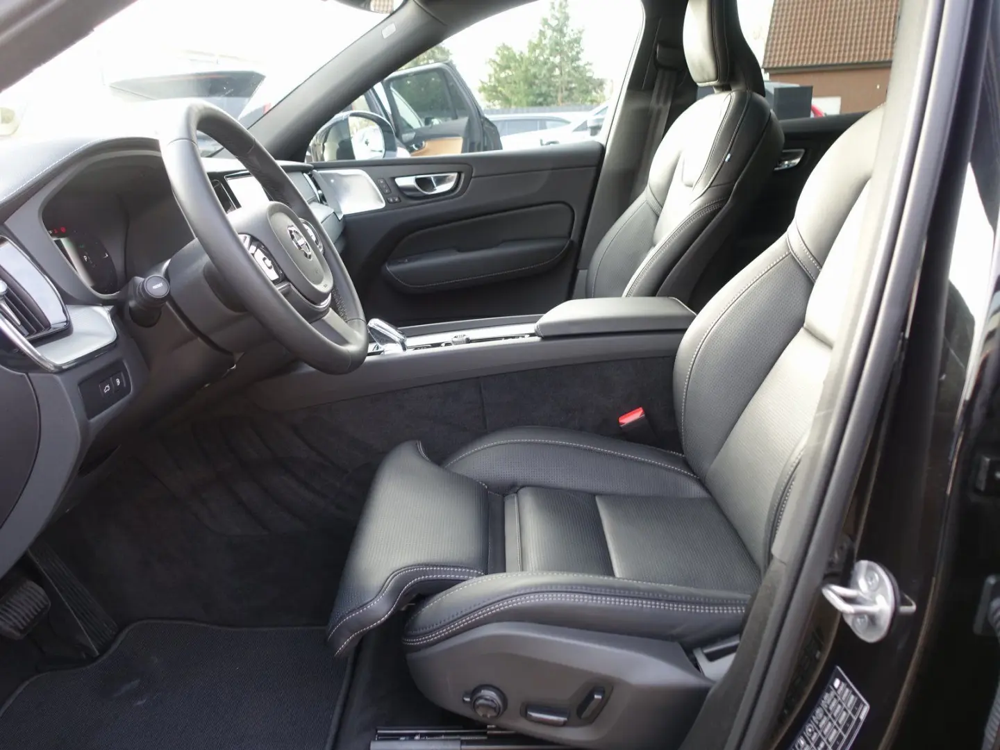 XC60 Black Edition Ultra T8 AWD Massage B&W AHK