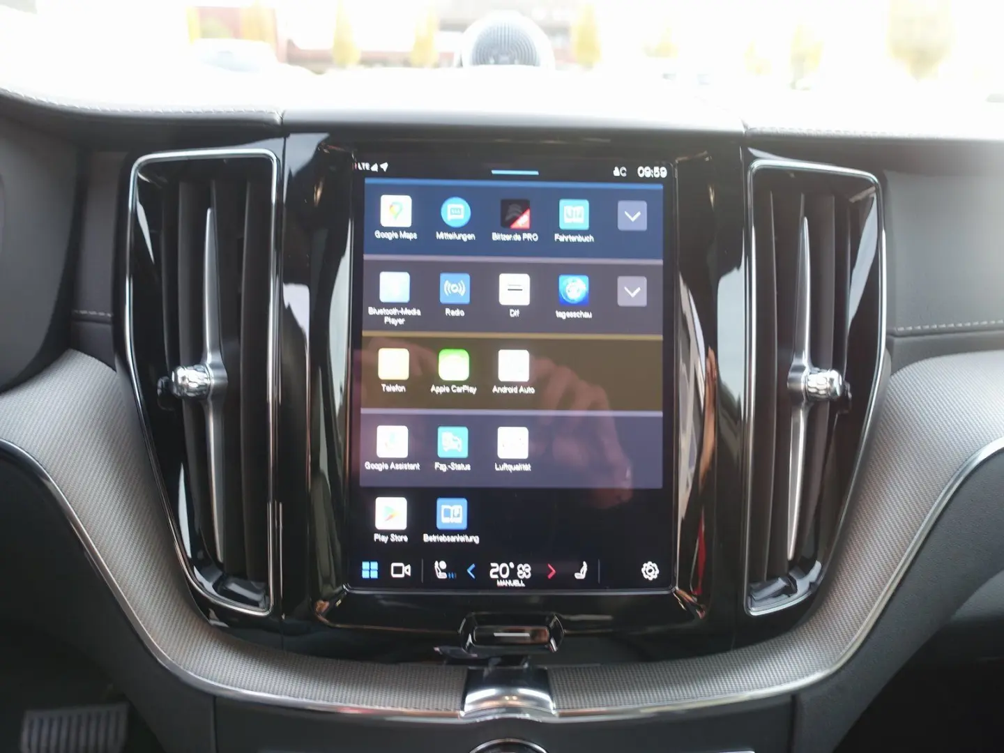 XC60 Black Edition Ultra T8 AWD Massage B&W AHK