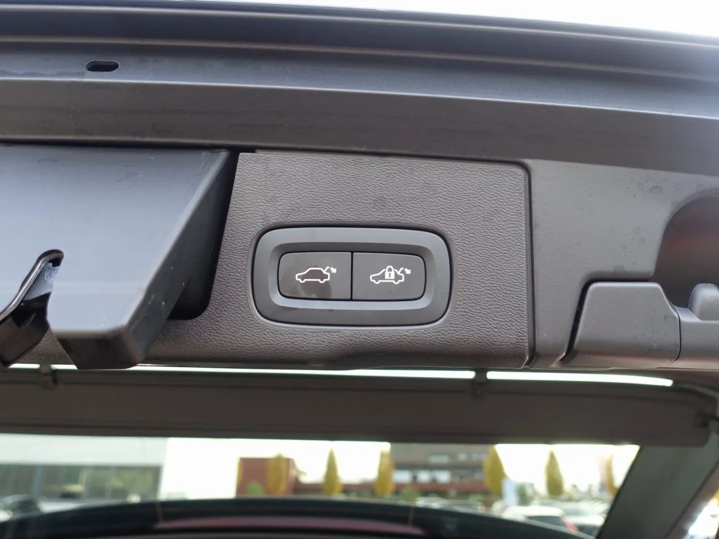 XC60 Black Edition Ultra T8 AWD Massage B&W AHK