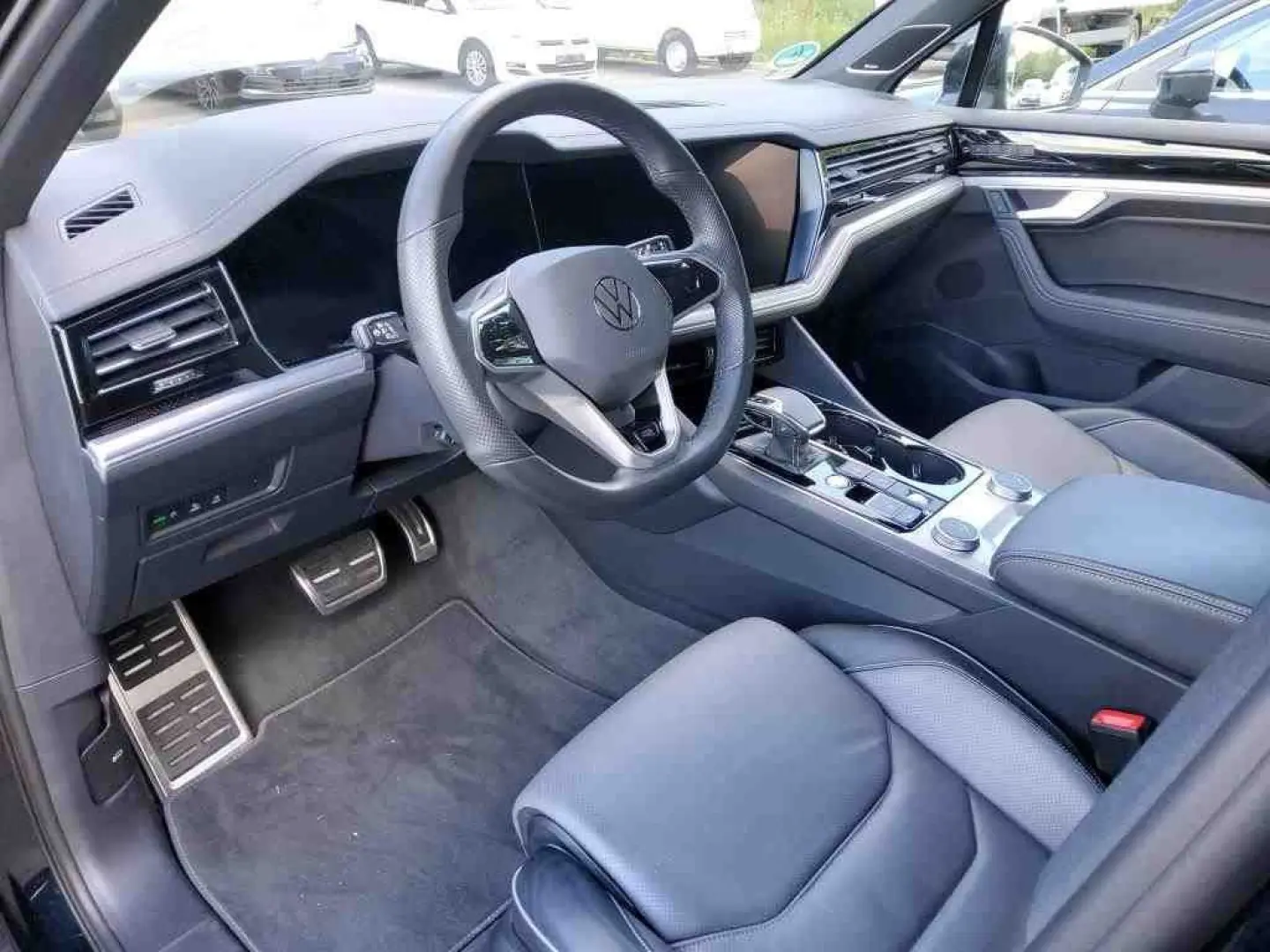 Touareg 3.0 V6 TDI R-LINE BLACK  AHK  LUFT  PANO