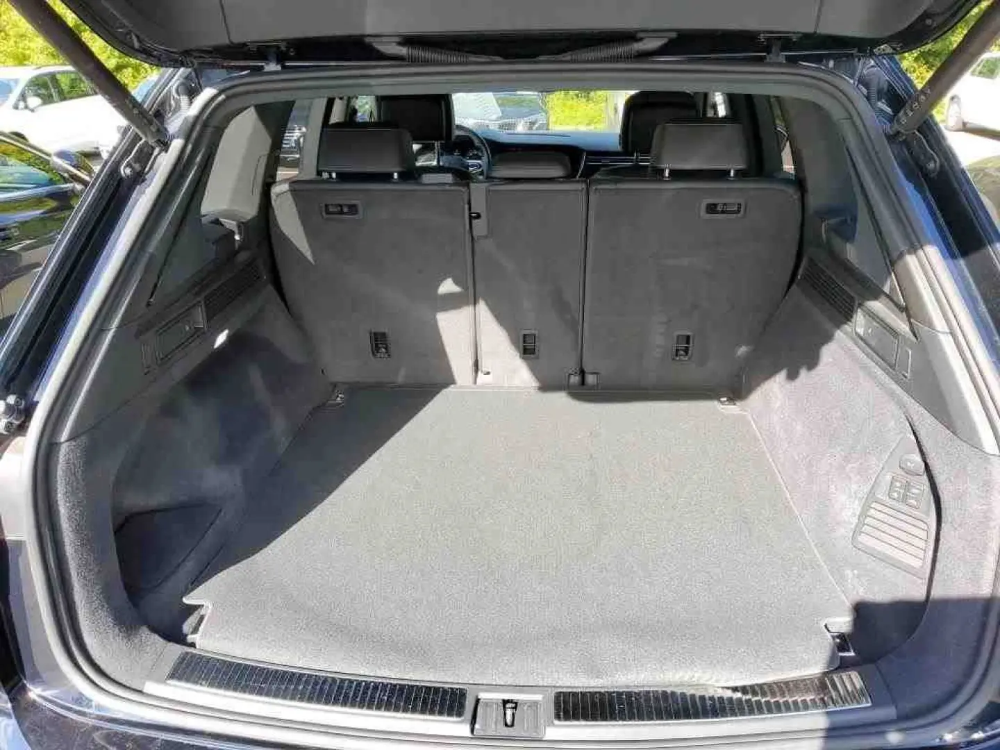 Touareg 3.0 V6 TDI R-LINE BLACK  AHK  LUFT  PANO