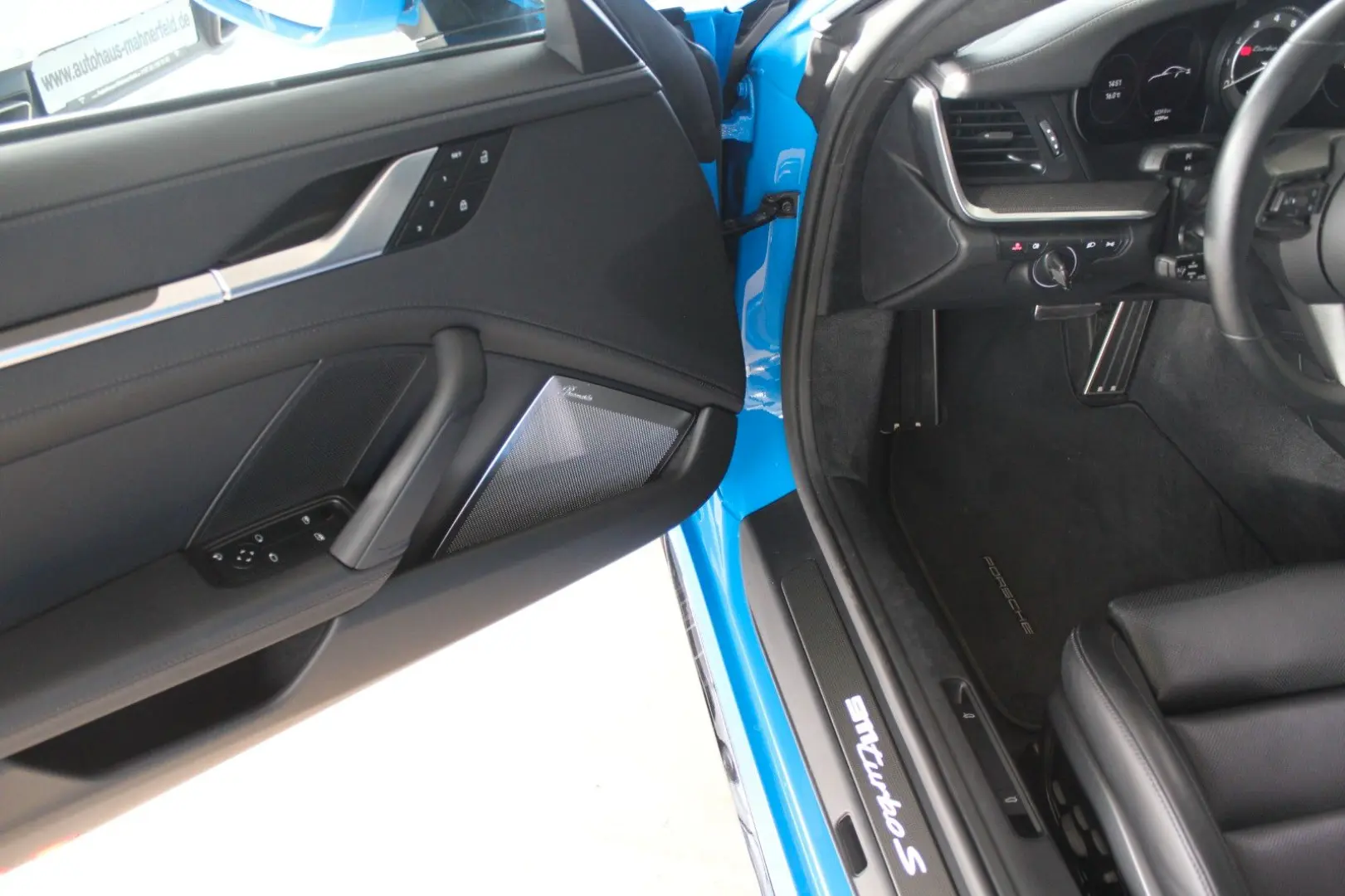 911 Turbo S SportDesign Lift G-Dach Burmester