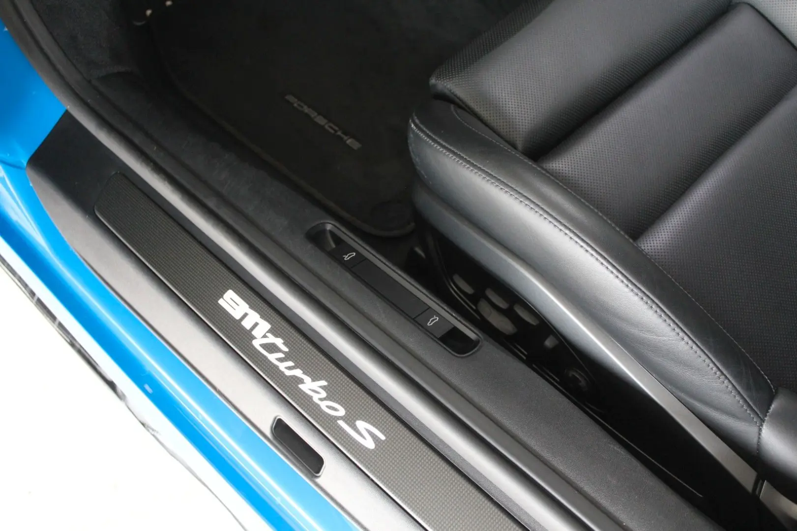 911 Turbo S SportDesign Lift G-Dach Burmester