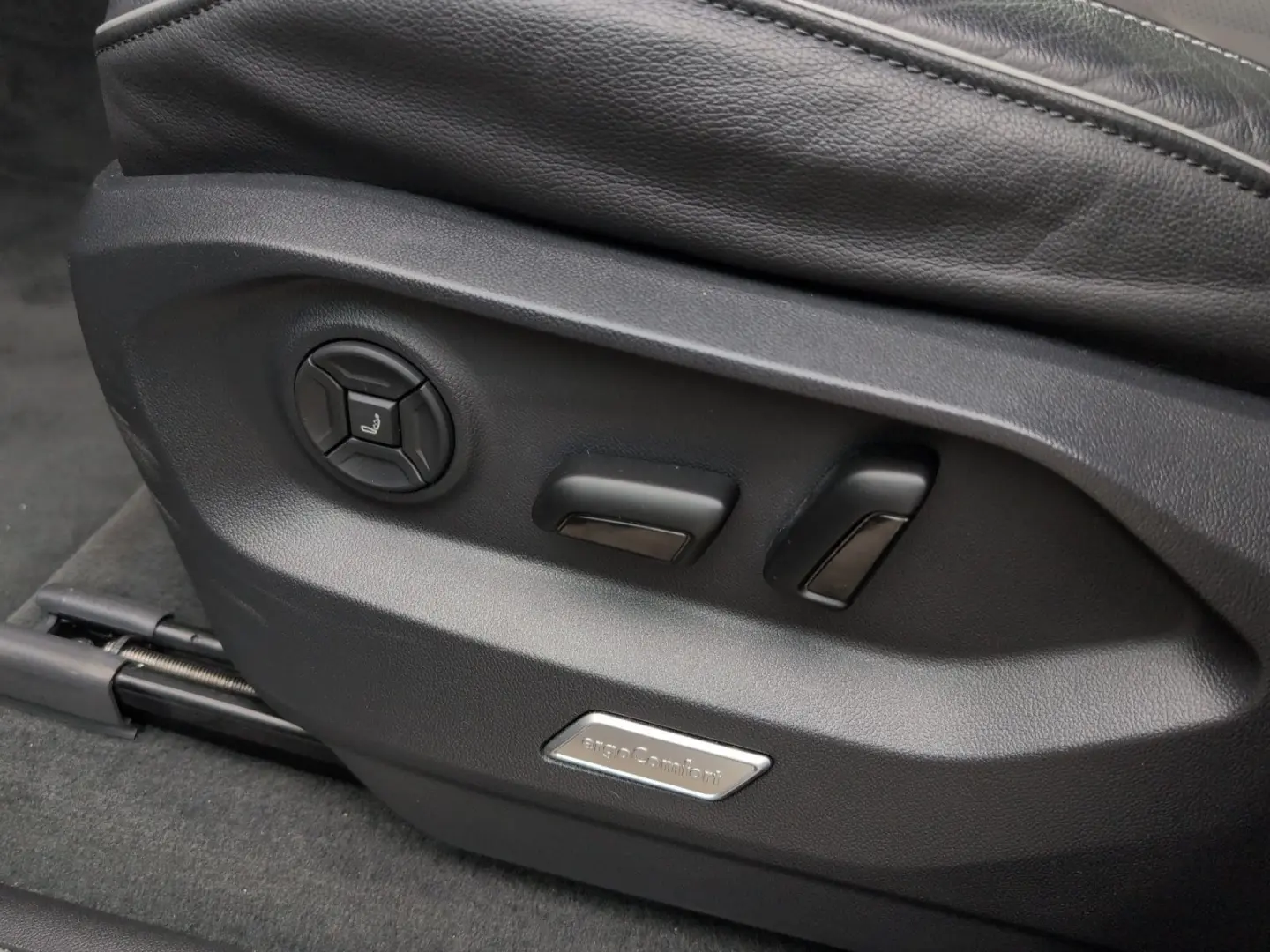 Touareg R-Line 3.0 TDI 22Z Stand HuD Air Massage