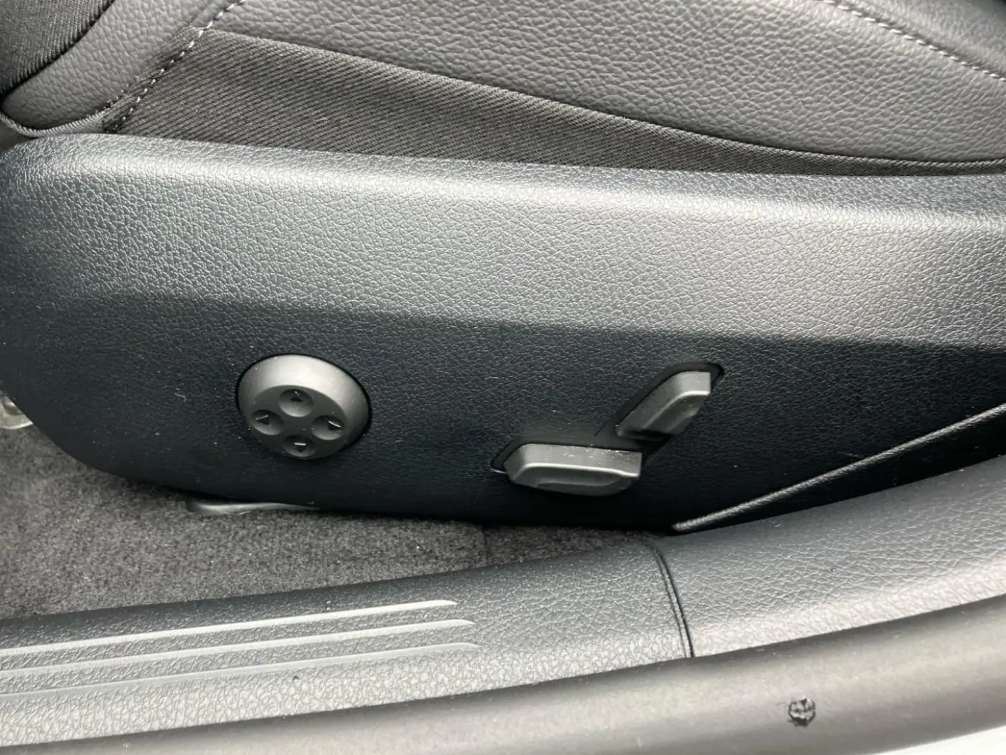 C 220 d Avantgarde LenkradH AHK Kamera Totwinkel