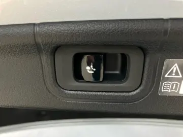 C 220 d Avantgarde LenkradH AHK Kamera Totwinkel