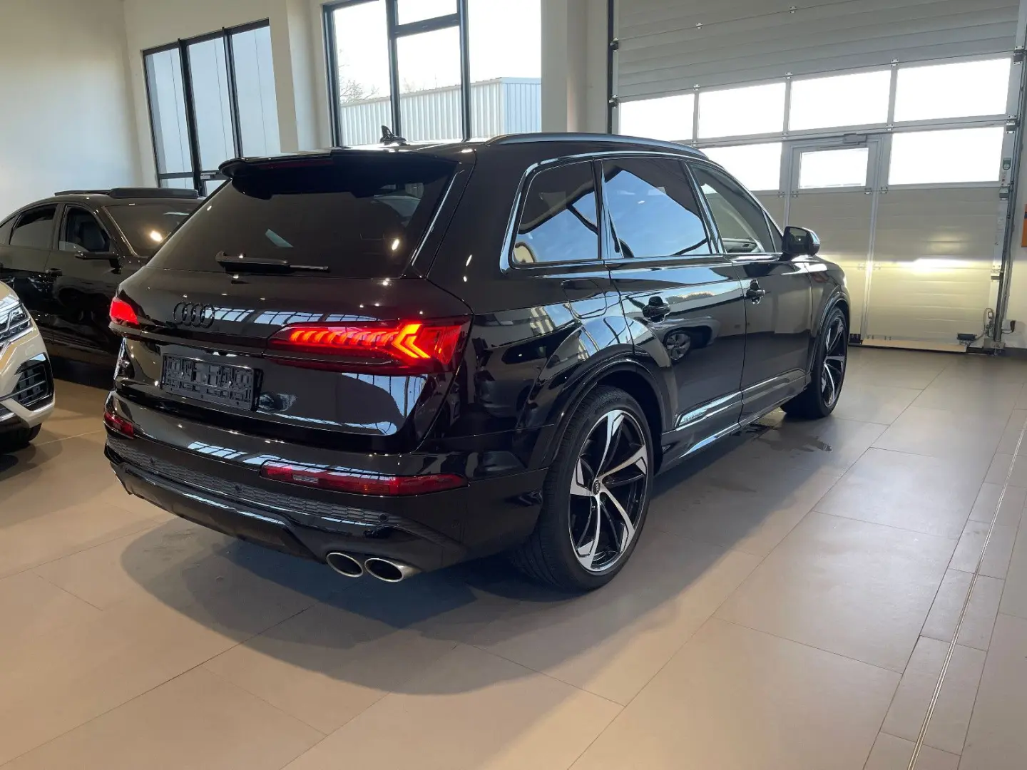 SQ7 4.0 TFSI quattro PANO LASER 360  AHK 7 SITZE