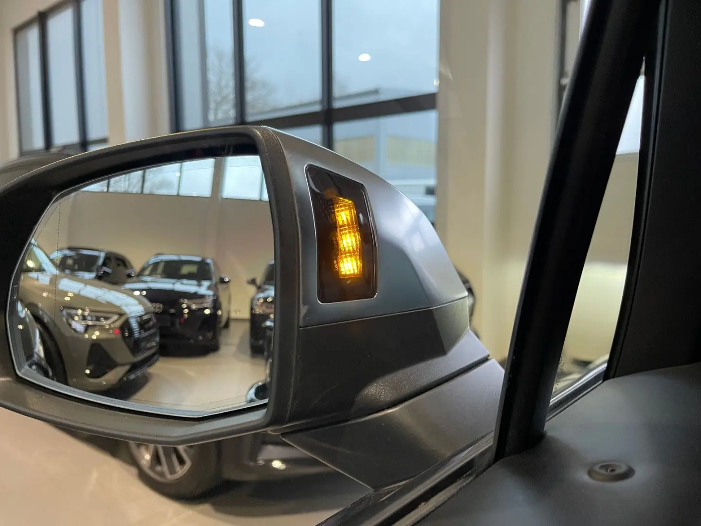 SQ7 4.0 TFSI quattro PANO LASER 360  AHK 7 SITZE