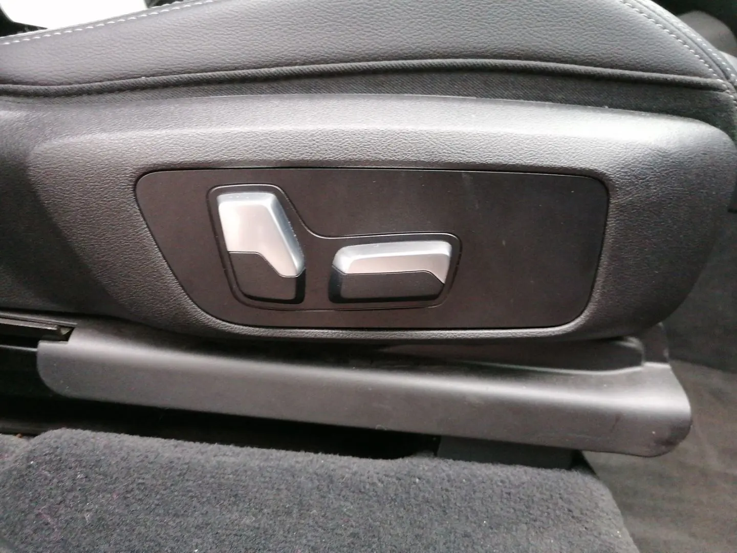 X3 xDrive20d xLine 18'' AHK Navi HuD Hifi Parkin