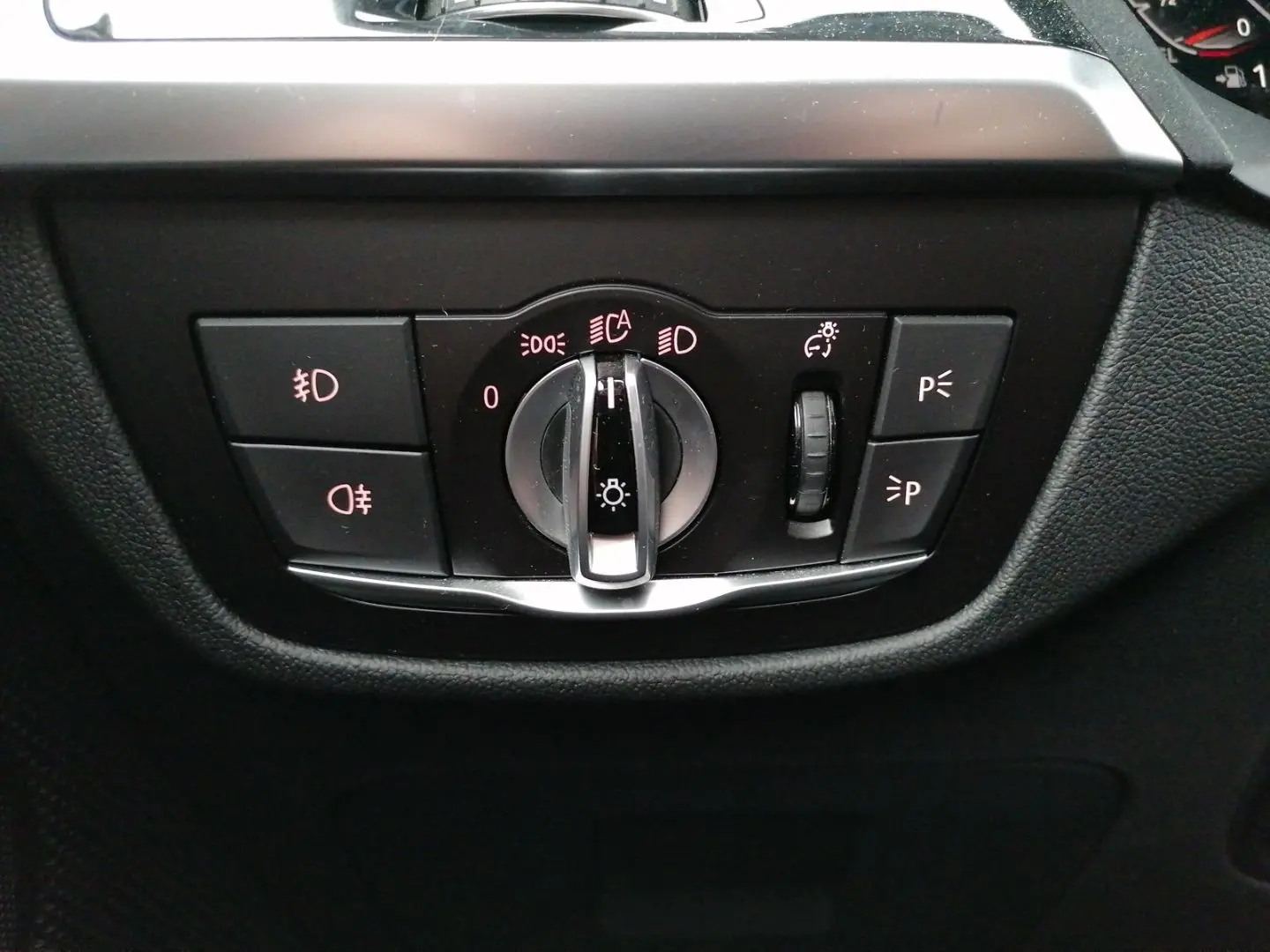 X3 xDrive20d xLine 18'' AHK Navi HuD Hifi Parkin