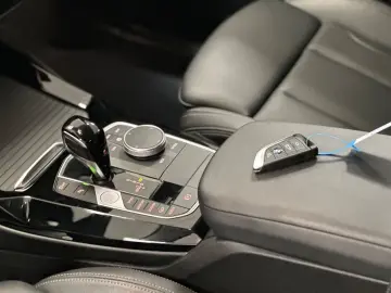 X3 xDrive 20d Aut Navi AHK ParkAss SportSitze