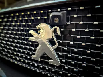 Peugeot 3008 PHEV 300 EAT8 4X4 GT