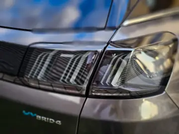 Peugeot 3008 PHEV 300 EAT8 4X4 GT