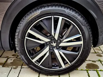 Peugeot 3008 PHEV 300 EAT8 4X4 GT