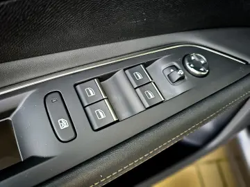 Peugeot 3008 PHEV 300 EAT8 4X4 GT