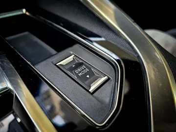 Peugeot 3008 PHEV 300 EAT8 4X4 GT