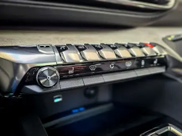 Peugeot 3008 PHEV 300 EAT8 4X4 GT