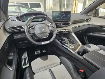 Peugeot 3008 PHEV 300 EAT8 4X4 GT