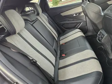 Peugeot 3008 PHEV 300 EAT8 4X4 GT