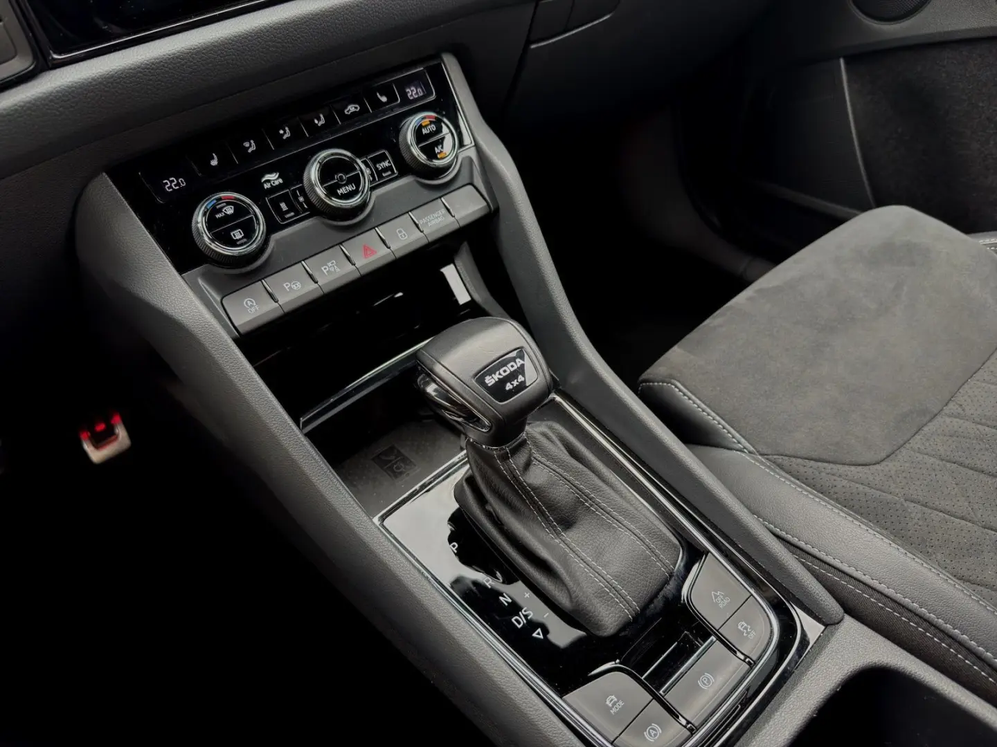 Kodiaq Sportline 2.0 TSI 4x4  NAVI AHK KAM STDHZ