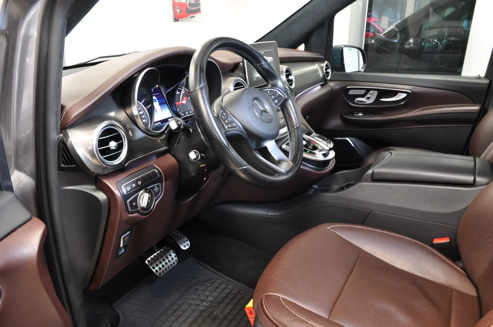 MB V220 d 4Matic EXKLUSIV AMG Sc Ventilate BURMESTER