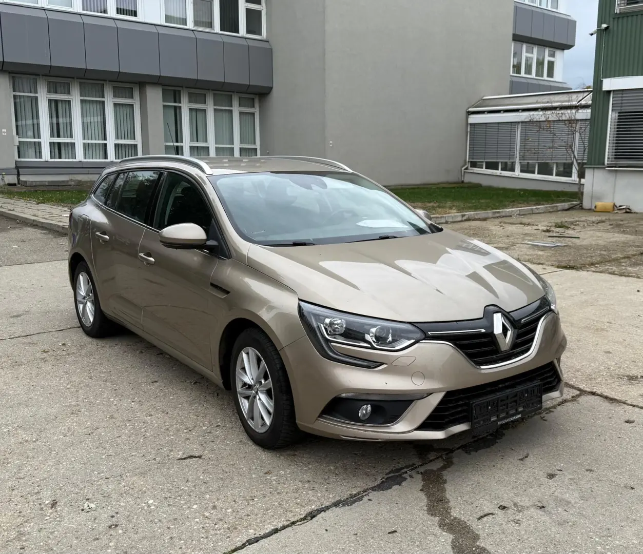 RENAULT MEGANE IV GRANDTOUR 1.5dCI ENERGY ECO2 BUSSINES
