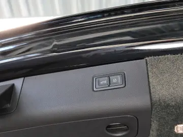 Bentayga 4.0 V8 EWB 4WD