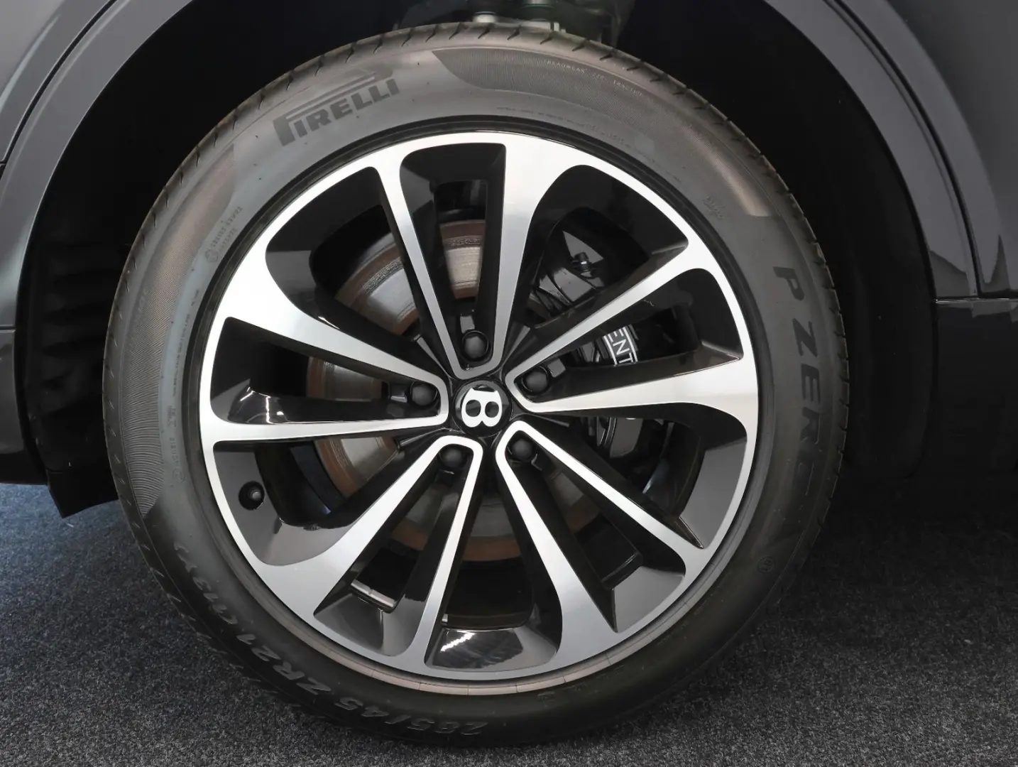 Bentayga 4.0 V8 EWB 4WD