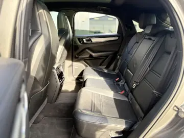 Porsche CAYENNE COUPE